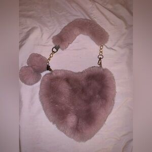 Mauve faux fur heart-shaped bag